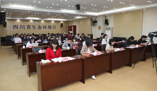 新聞發(fā)布會(huì)現(xiàn)場。
