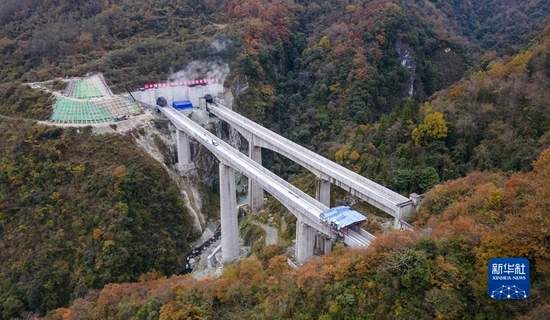 成兰铁路跃龙门隧道兰州方向洞口。成兰铁路有限责任公司供图