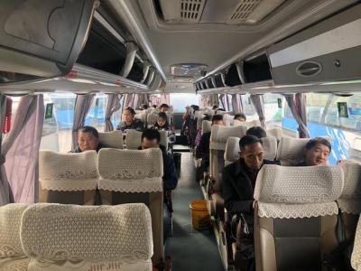 乘客等待发车