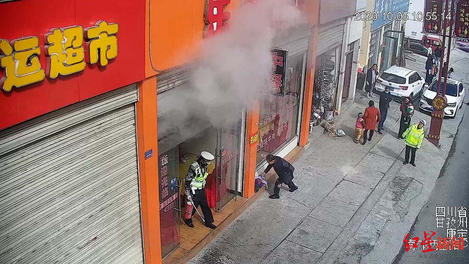 民警救火現場