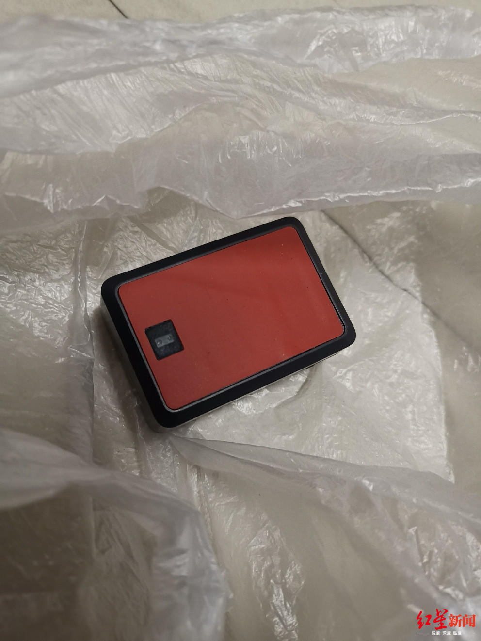 ↑網上購買的定位追蹤器。