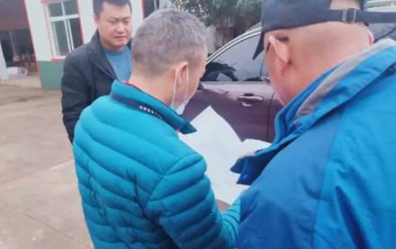 向群眾講解國家傳染病防治法律法規(成都市市場監管局供圖)
