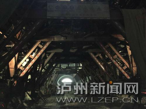 川南城際鐵路CN-4項(xiàng)目部的控制性工程劉家咀隧道順利貫通