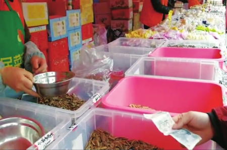 游客现金支付被商家拒绝。