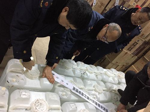 宜宾执法人员依法查封现场。(四川省市场监管局提供)