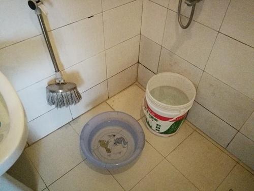 小區居民家中儲水的容器