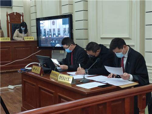 辯護人、委托代理訴訟人出庭