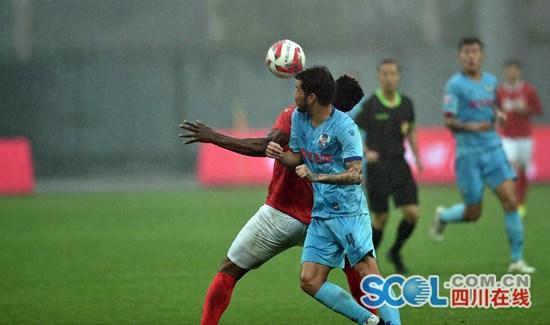 大雨中 四川FC1：2憾负青岛黄海