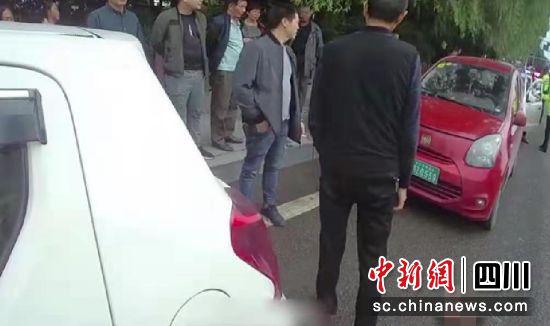自贡：五人违法驾驶无牌“老年车”组团自驾游被查