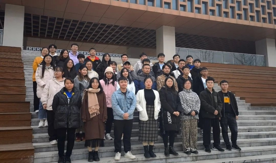 参加“美国大学生数学建模竞赛”的全体学子合影