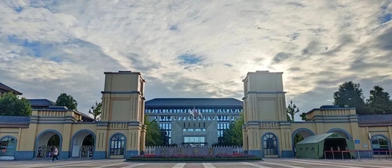 棠湖中学新校区