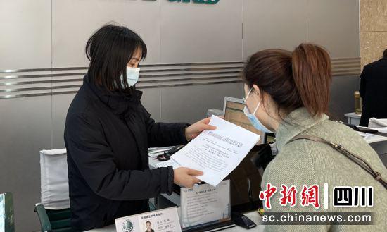 驻县人社局纪检监察组协同县人社局党组开展节后第一天机关作风情况监督检查。赵晨希 摄