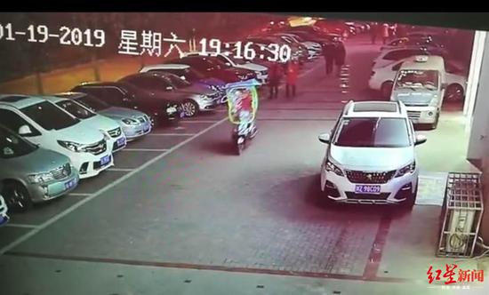 徐某某盗走电动自行车时