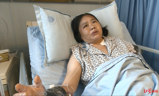 ↑受傷的冉體蘭躺在病床上