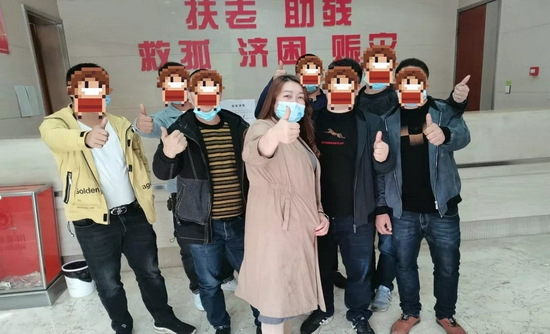 中獎彩民合照