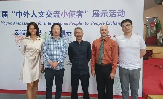 陈秋吉、张鸣、陈黔、Stanley Paul Moore莫灵岳与卓教国际江涛老师合影