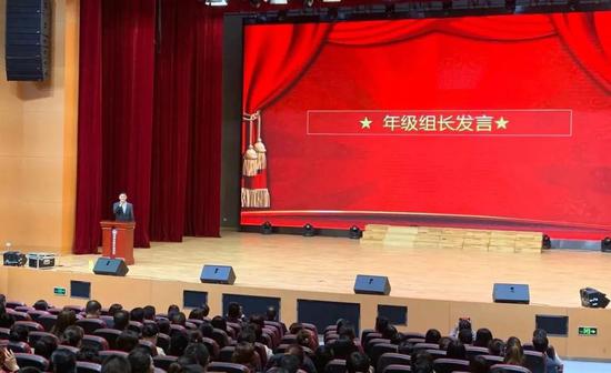 高一年级组组长肖昕宇老师