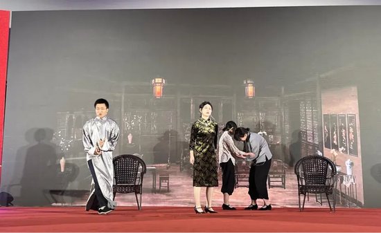 二班《雷雨》