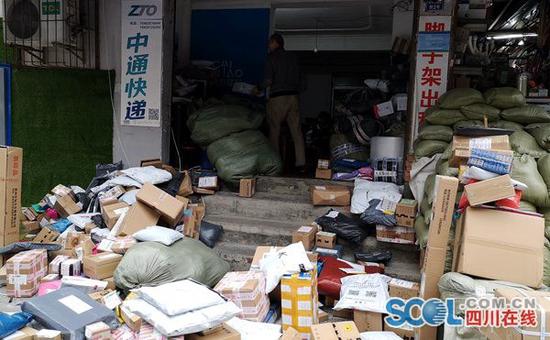 记者调查：“双11”快递高峰来临 成都多家菜鸟驿站爆仓