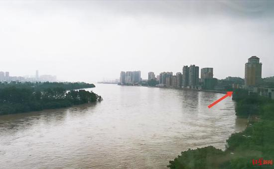 圖中箭頭為當(dāng)日吳先生等人下水地點(diǎn)