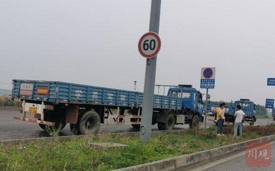 德阳市公安局交警支队车管所考试股外用于考试的货车（四川在线资料图片，摄影：陈松）