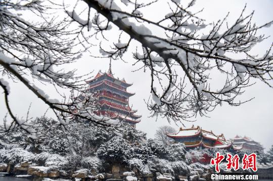  山东蓬莱迎来强降雪  赵光 摄