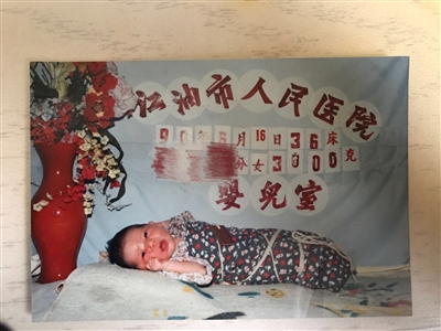 两人在医院拍的婴儿照