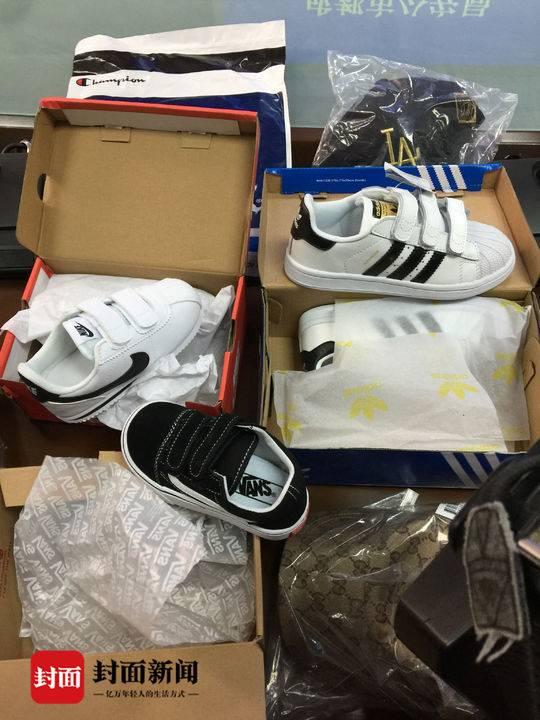 假冒的品牌运动鞋。