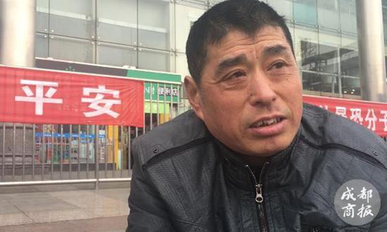 ▲42岁的李国明说,这可能是他最后一个春运