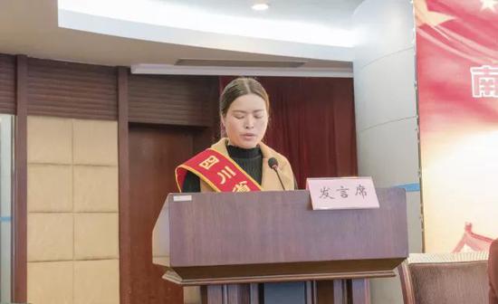 市妇联党组书记、主席朱逢娟同志讲话