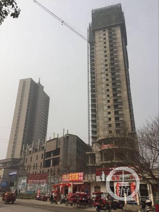 李杨合伙开发的光山县秀水蓝湾地产项目。