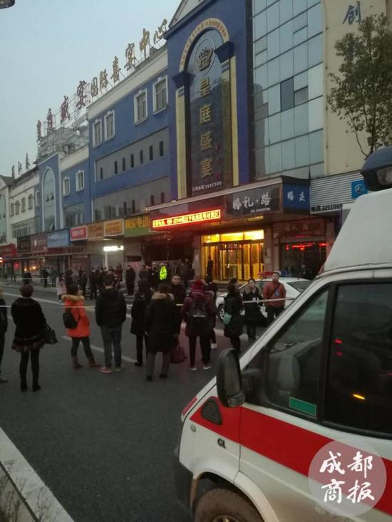 自贡市有多少人口_自贡十四中开展师生远足社会实践活动(2)