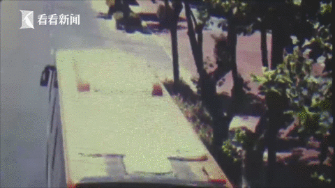 外卖小哥撞人停留5分钟后逃逸:想到自己有孩子