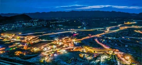 达钢搬迁升级项目建设工地夜战场景。(柏在田 摄)