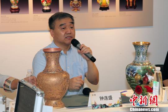 著名工艺美术家钟连盛　钟欣　摄