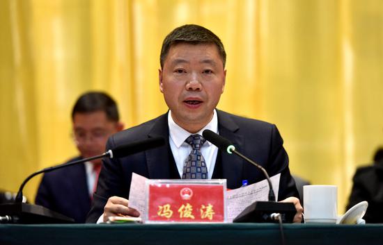 寶興縣委書記馮俊濤發言