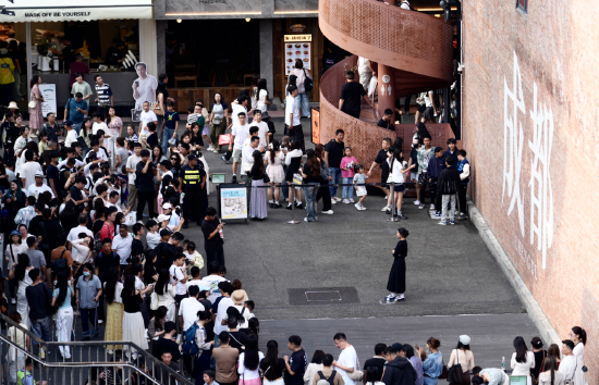 ▲东郊记忆的“火车头市集”