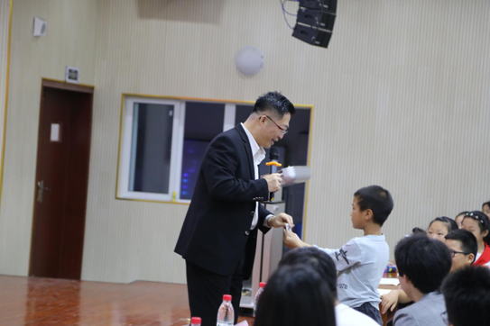 （有奖竞猜——邓教授的第一个发明是什么）