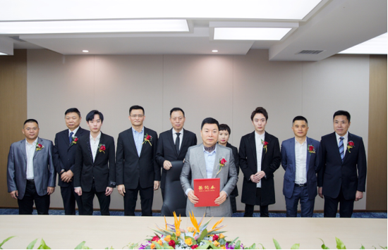 金杯主席与观礼嘉宾合影