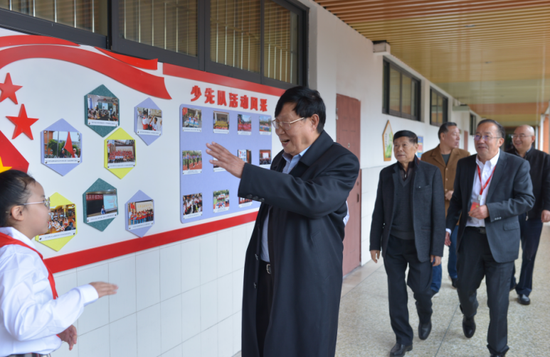 领导参加少先队建设