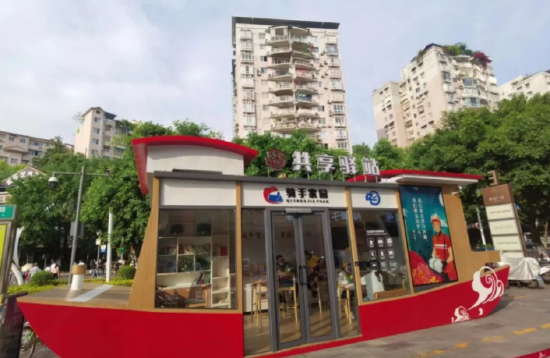 共享驿站免费向市民与外卖小哥开放，提供纳凉歇脚、遮阳避雨及基础便民服务