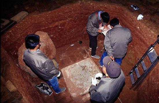 2001年杭州雷峰塔地宫发掘