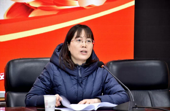▲杨兰萍副书记宣读青蓝工程指导老师名单