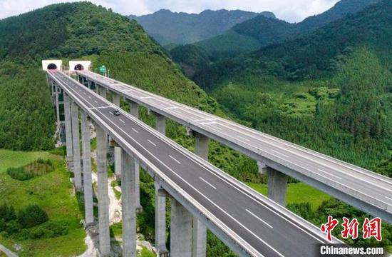 叙威高速公路鱼洞口大桥。 蜀道集团供图