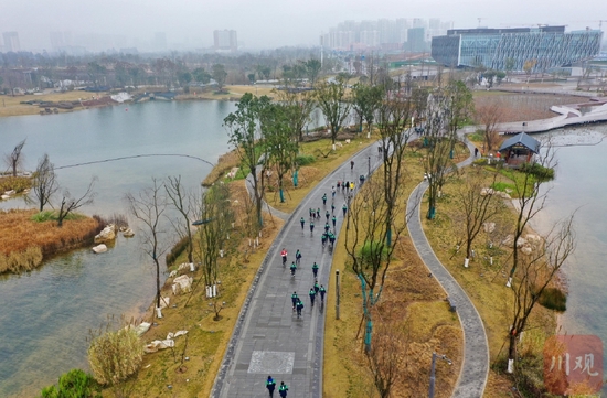 开学了，跑起来！成都小学师生开展迎大运健康跑