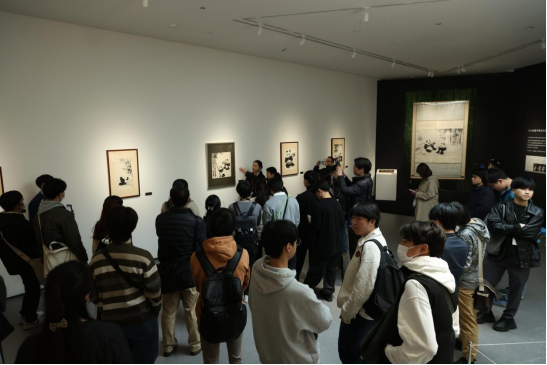 12日，“百名日本大学生看中国”活动走进成都东部新区。邱川浩 摄