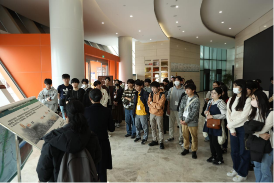 12日，“百名日本大学生看中国”活动走进成都东部新区。邱川浩 摄