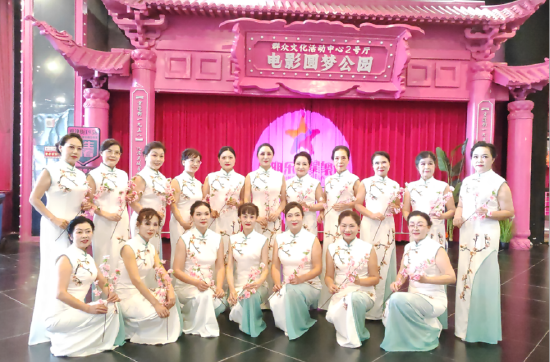 节目《人面桃花笑春风》演员合影