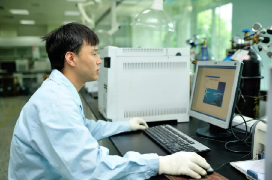 工作中的曾文平