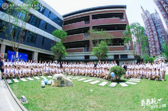 同学们集体合影